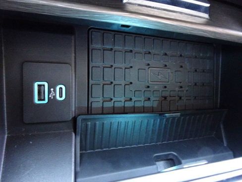 Used 2023 Ford Expedition Limited image 20