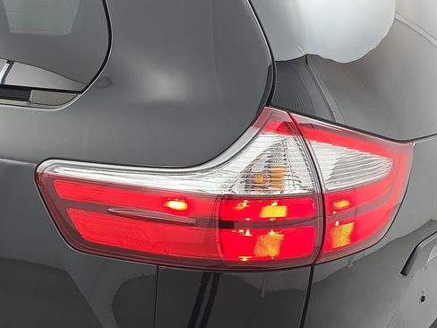 Used 2015 Toyota Sienna XLE image 35