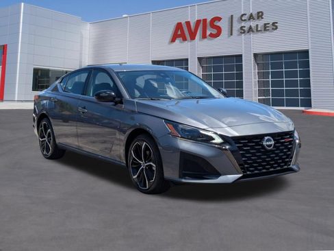 Used 2025 Nissan Altima 2.5 SR AWD/4WD image 3