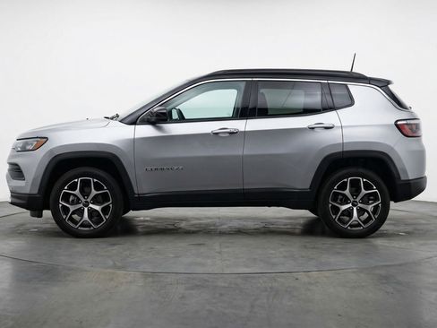 Used 2025 Jeep Compass Limited image 5