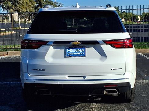 Used 2023 Chevrolet Traverse Premier image 6