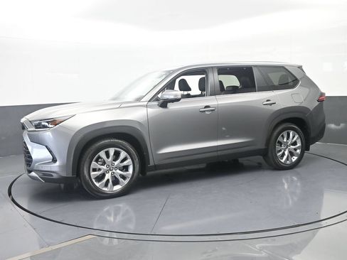 Used 2025 Toyota Grand Highlander AWD image 2