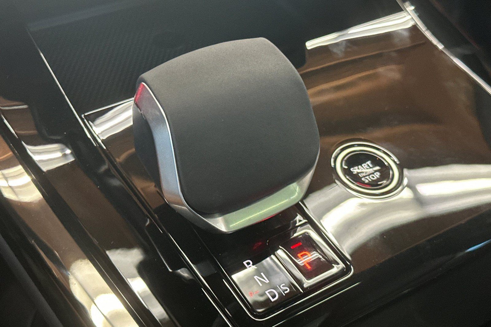 New 2027 Land Rover Range Rover Sport SE AWD/4WD image 18