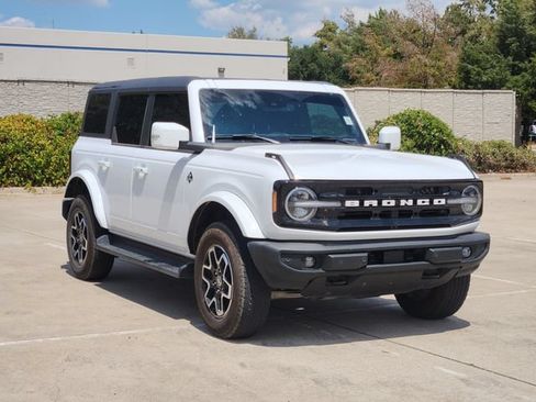 Used 2025 Ford Bronco Outer Banks AWD/4WD image 3