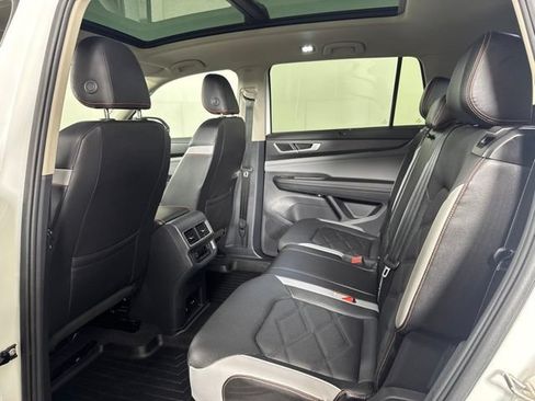 Used 2024 Volkswagen Atlas Peak Edition SE AWD/4WD image 12
