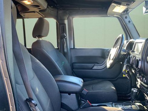 Used 2018 Jeep Wrangler Unlimited Sport S image 41