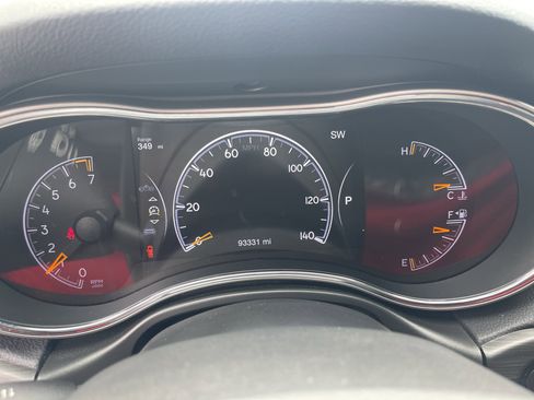 Used 2020 Jeep Grand Cherokee Laredo w/ Laredo X Package image 11