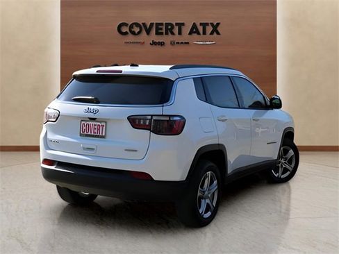 Used 2024 Jeep Compass Latitude image 5