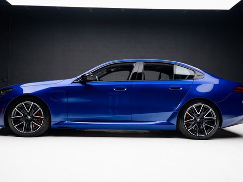 Used 2025 BMW M5 image 17