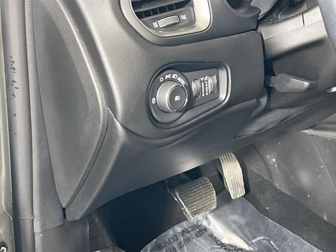 Used 2022 Jeep Renegade Latitude w/ Sun/Sound Group image 10