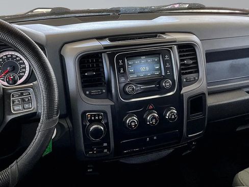 Used 2017 RAM 1500 Express AWD/4WD image 10