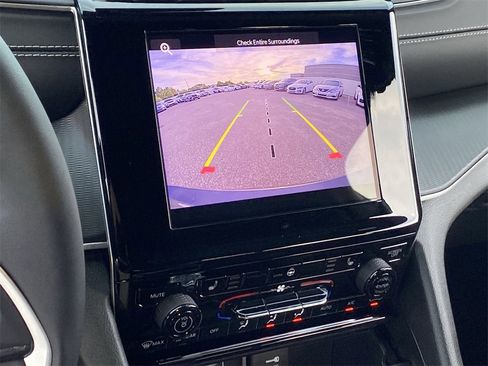 Used 2024 Jeep Grand Cherokee L Altitude image 15