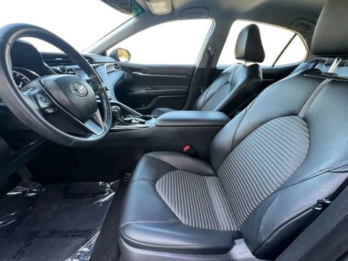 Used 2018 Toyota Camry SE w/ Convenience Package FWD image 10