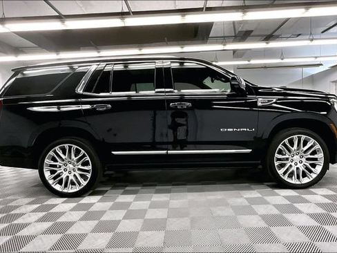 Used 2026 GMC Yukon Denali w/ Denali Reserve Package AWD/4WD image 16