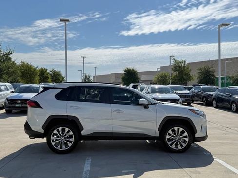 Used 2022 Toyota RAV4 Limited FWD image 6