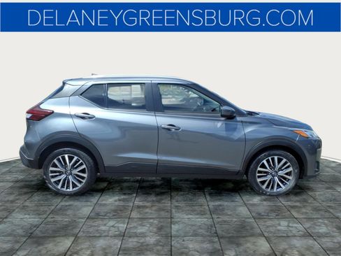 Used 2022 Nissan Kicks SV FWD image 2