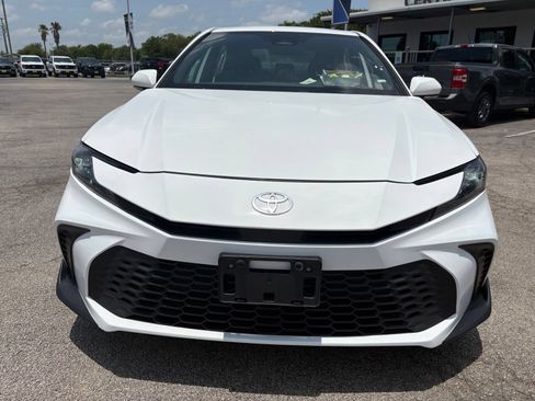 Used 2025 Toyota Camry SE FWD image 10