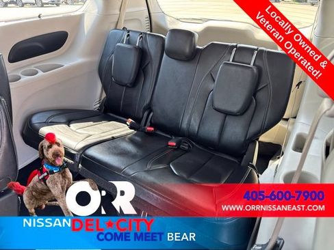 Used 2022 Chrysler Pacifica Touring-L FWD image 13