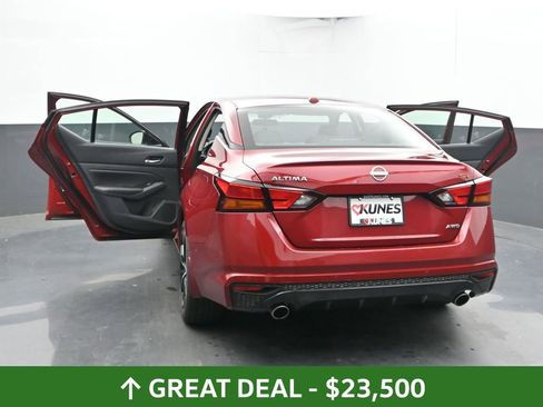 Used 2024 Nissan Altima 2.5 SR w/ SR Premium Package image 61