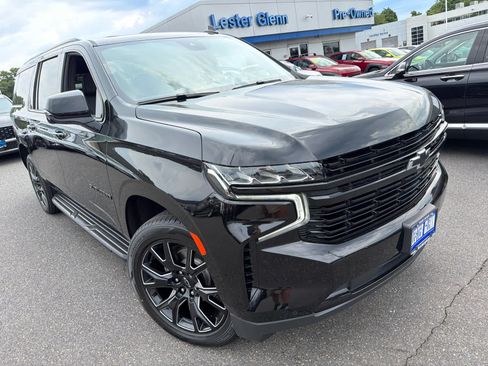 Certified 2024 Chevrolet Suburban RST w/ Luxury Package AWD/4WD image 3