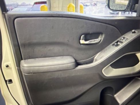 Certified 2024 Nissan Frontier SV w/ SV Convenience Package image 13