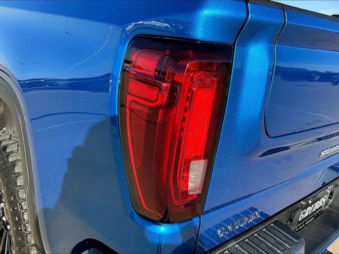 Used 2022 GMC Sierra 1500 AT4X image 42