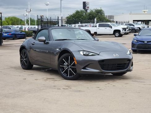 Used 2025 MAZDA MX-5 Miata Grand Touring RWD image 2