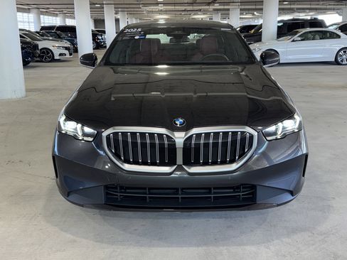 Certified 2025 BMW 530i image 3