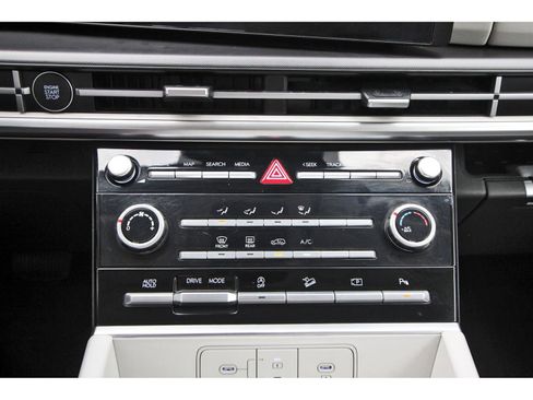 Used 2025 Hyundai Santa Fe SE image 27