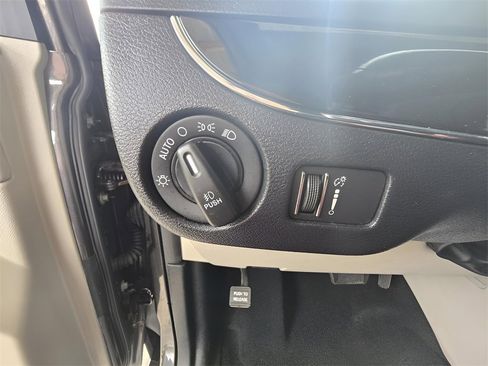 Used 2020 Dodge Grand Caravan SXT image 71