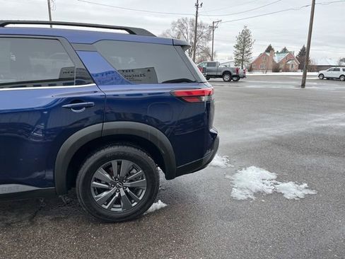 Used 2024 Nissan Pathfinder SV AWD/4WD image 7