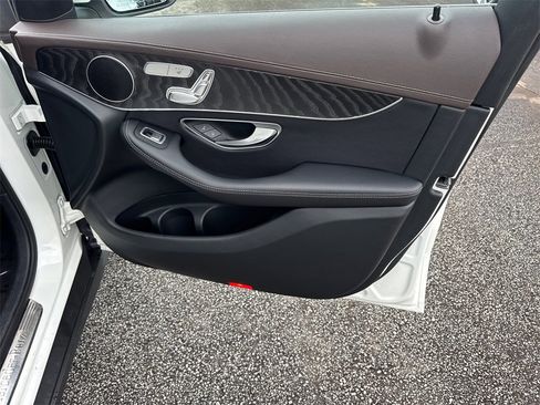 Used 2018 Mercedes-Benz GLC 300 w/ Premium Package image 14