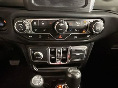 Used 2018 Jeep Wrangler Unlimited Sport S AWD/4WD image 22