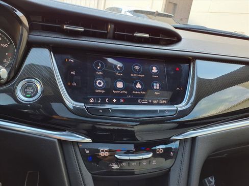 Used 2022 Cadillac XT6 Sport w/ Technology Package image 25