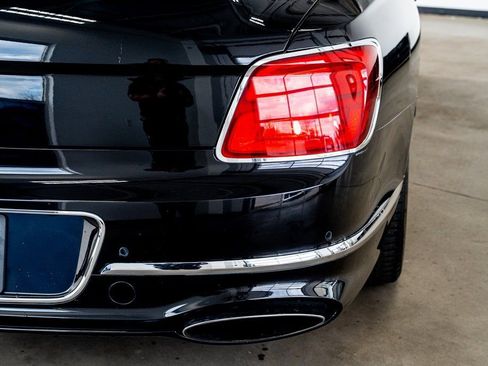 Used 2021 Bentley Flying Spur W12 image 28