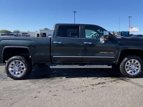 Used 2019 GMC Sierra 2500 Denali w/ Duramax Plus Package AWD/4WD image 9