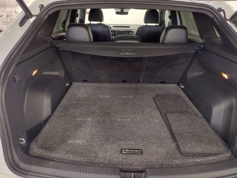 Certified 2022 Volkswagen Atlas Cross Sport SE w/ Panoramic Sunroof Package FWD image 16