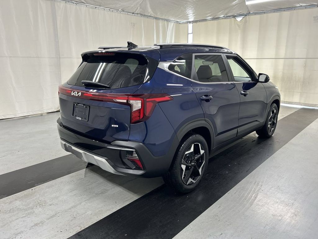 Used 2024 Kia Seltos EX AWD/4WD image 2