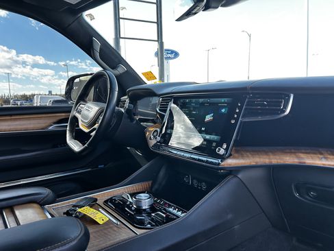 Used 2022 Jeep Grand Wagoneer Series III w/ Flexible Seating Group image 14