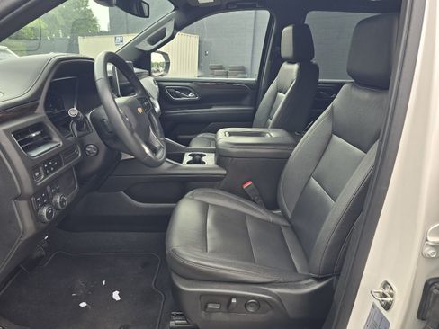 Used 2023 Chevrolet Tahoe LT w/ Luxury Package AWD/4WD image 13