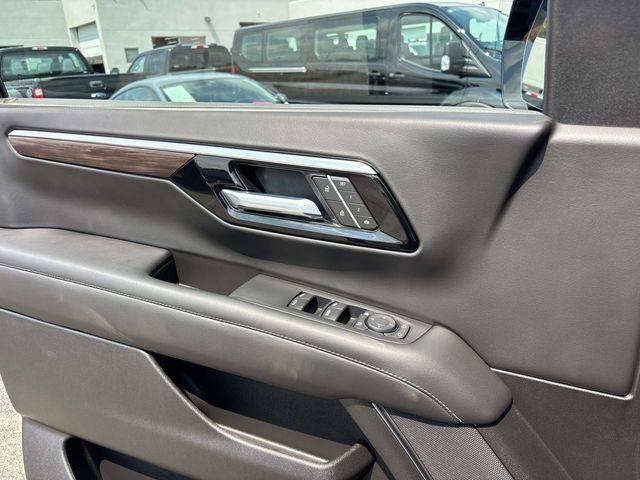 Used 2026 Chevrolet Tahoe Z71 w/ Comfort Package AWD/4WD image 30