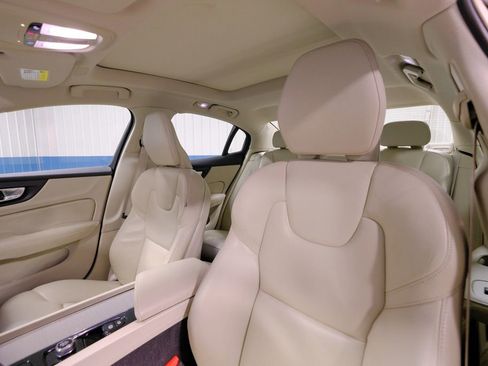 Used 2024 Volvo S60 B5 Plus image 26