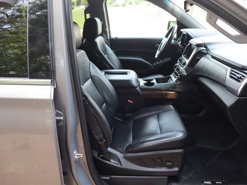 Used 2019 Chevrolet Suburban LT RWD image 24