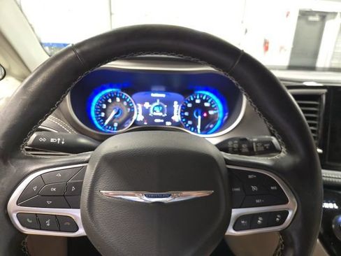 Used 2021 Chrysler Pacifica Touring-L w/ Premium & Safety Sphere Group AWD/4WD image 14