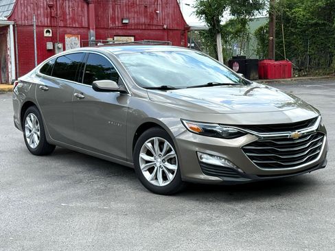 Used 2020 Chevrolet Malibu LT image 2