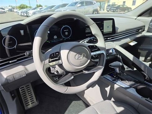 New 2025 Hyundai Elantra SEL image 19