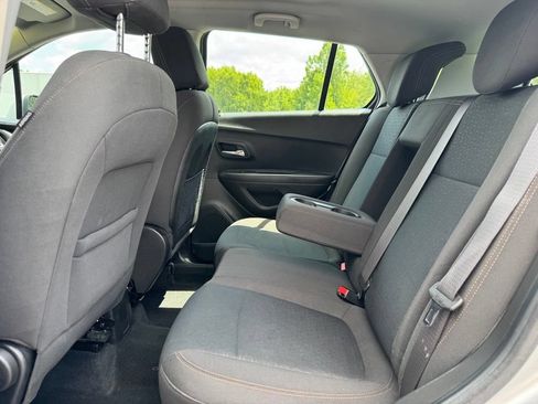 Used 2018 Chevrolet Trax LS AWD/4WD image 18