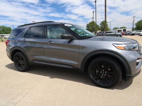 Used 2021 Ford Explorer XLT w/ Equipment Group 202A AWD/4WD image 3