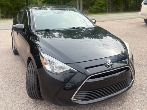 Used 2017 Toyota Yaris iA FWD image 9