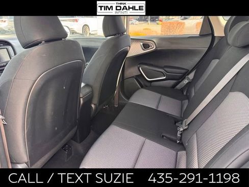 Used 2025 Kia Soul LX w/ LX Technology Package FWD image 15